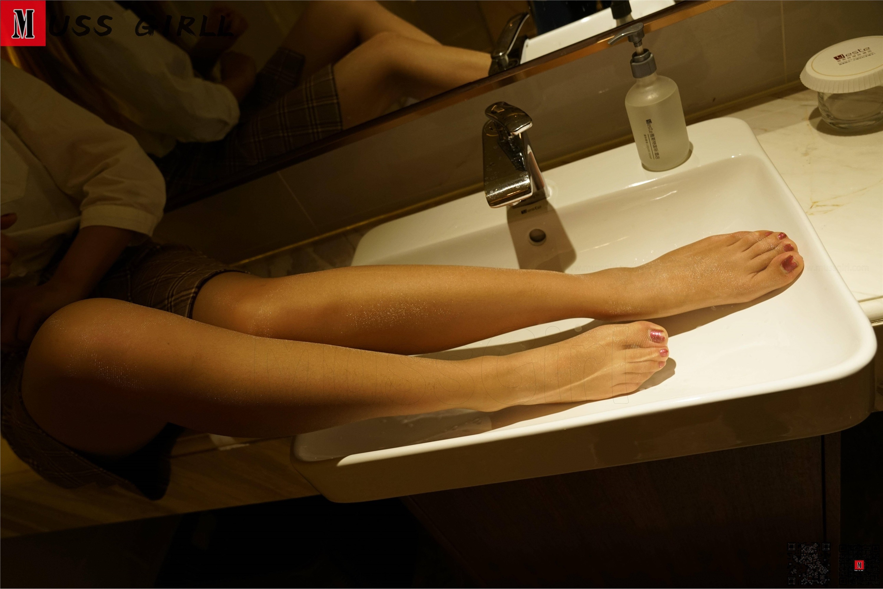 MussGirl慕丝女郎  NO.243-酒店格子裙肉丝